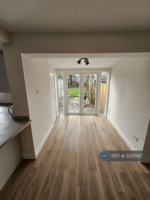 3 bedroom semi-detached house to rent - Photo 1