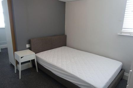 4 bedroom private hall to rent - Photo 3