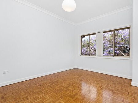PRIVATE TOP FLOOR TWO BEDROOM IN RANDWICK! - Photo 4