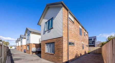 4 Bedroom apartment within 10 minutes to the CBD - Photo 4