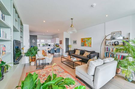 3 bedroom flat to rent - Photo 3