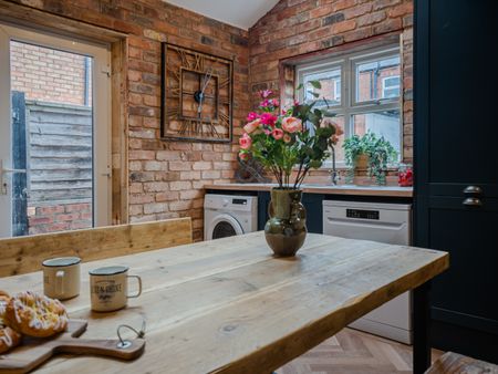 Mostyn Road Room 3 - Photo 3