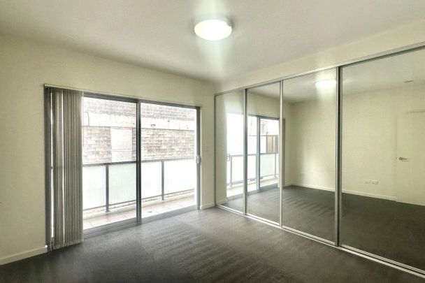 3 BEDROOM + STUDY IN PRIME LOCATION - Photo 1