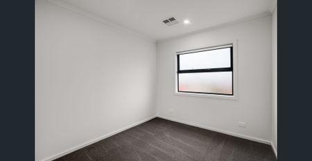 Modern Living in the heart of Findon - Photo 3