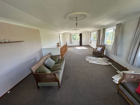 Large family home with huge garden space - Photo 3