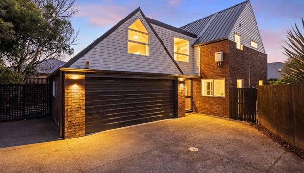 Beautifully Renovated Family Home - Photo 1