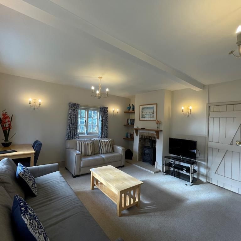 2 bedroom cottage to rent - Photo 1