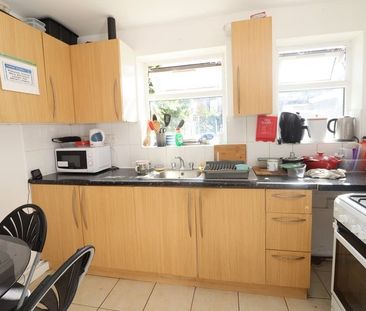 Room in a Shared House, Monega Road, E7 - Photo 6