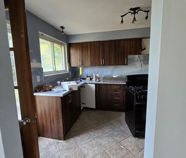 For Lease - 11 Durham Crescent, Brampton, Ontario - Photo 2