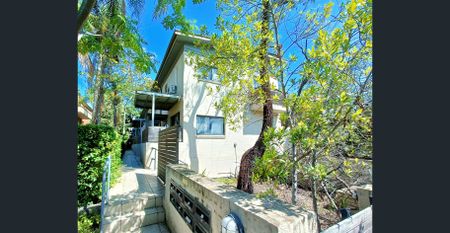 Contemporary 2 bedroom townhouse - Photo 4