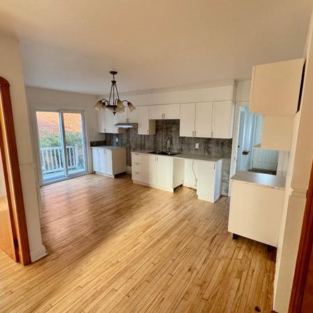 A Louer 6 1/2 rénover au complet - Photo 3