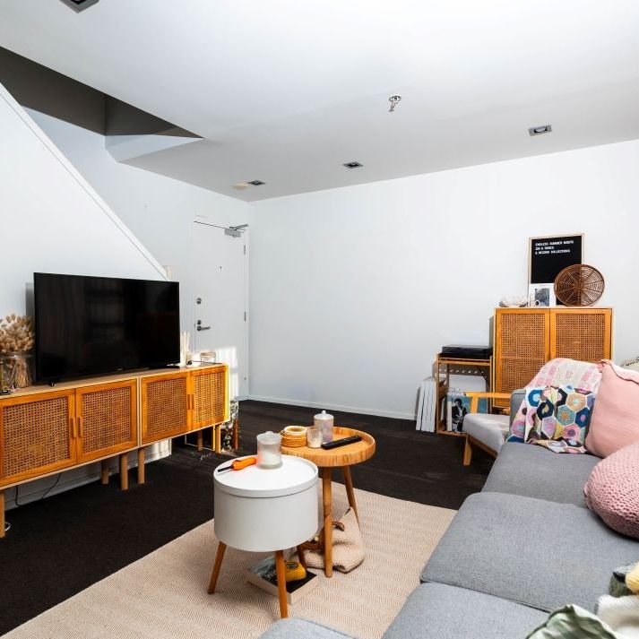 Sunny Furnished Apartment with 2 Carparks - Photo 1