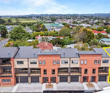 Stylish Townhouse in Great Location - Photo 5