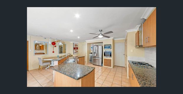 Room for rent in Molendinar - Photo 1