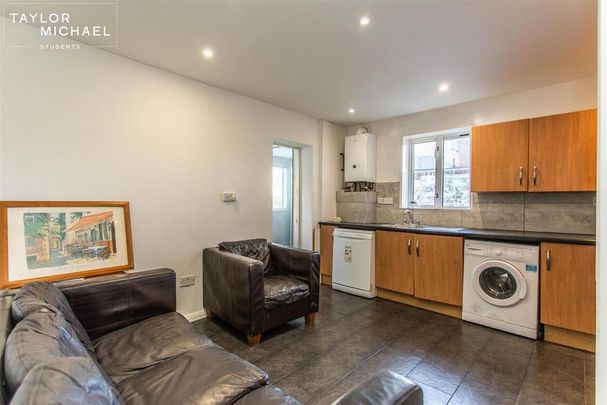 5 bedroom semi-detached house to rent - Photo 1