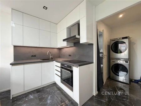 Moderně zařízený a světlý byt 2+kk s lodžií v klidné části Prahy 17 Řepy - Photo 2