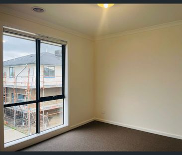 Masterpiece in Aintree!! 5 Bedroom Brand New - Photo 6