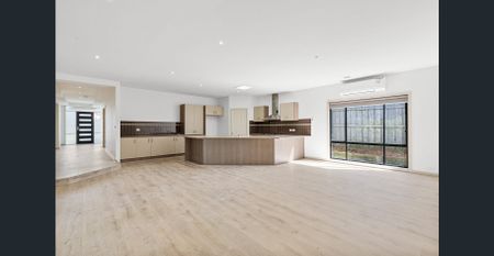 Large Family Home - Two Living Areas! - Photo 4