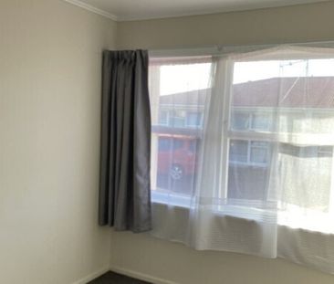 Welcome to your cozy unit in the heart of Hillcrest, Hamilton! - Photo 2