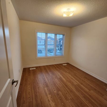 For Lease - 35 Tamworth Terrace, Barrie, Ontario - Photo 4