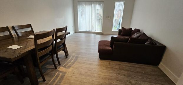 3 bedroom semi-detached house to rent - Photo 1