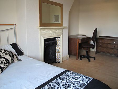 165 Warwick Road, Carlisle (STUDENT HOUSE) Available August 2026 - Photo 3