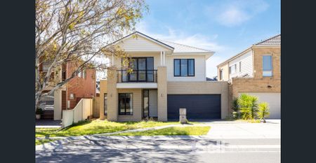 STYLISH FAMILY RESIDENCE IN A HIGHLY SOUGHT-AFTER LOCALE - Photo 2