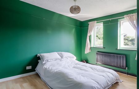 A 2 Bedroom House - Mid Terrace in Hucclecote GL3 3UG - Photo 2