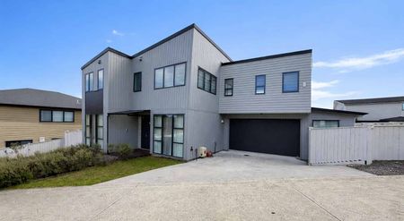 Executive 5-Bedroom 4 bathroom home - Photo 4