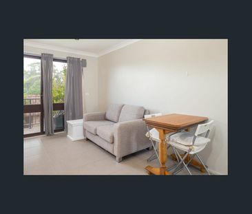 Charming 2-Bedroom Unit in Prime Location - Photo 1