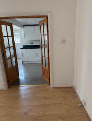 4 bedroom semi-detached house to rent - Photo 1