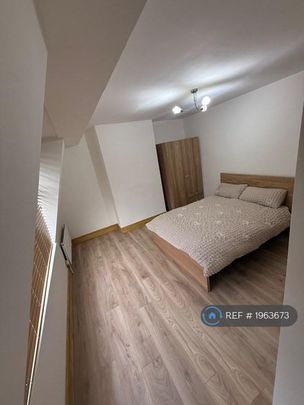 1 bedroom in a flat share to rent - Photo 1