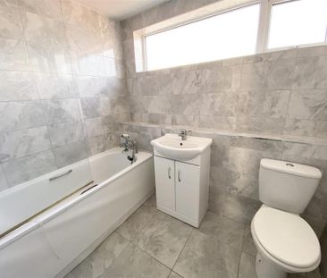 4 bedroom terraced house to rent - Photo 5