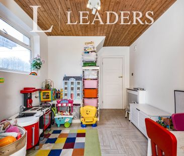 3 bedroom house to rent Shelvers Spur, KT20 - Photo 2