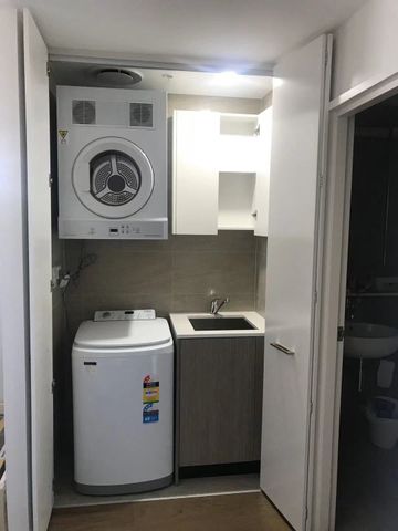 Modern fully furnished 1 bedroom apartment in the heart of Green square - Photo 3