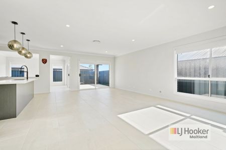 "Spacious Family Home" - Photo 2