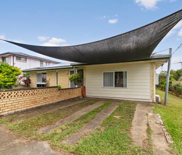 Spacious 6-Bedroom Family Home in the Heart of Sunnybank! - Photo 1