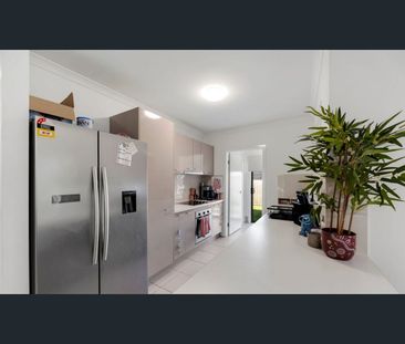 15 Napier Circuit, Silkstone, Qld 4304 - Photo 1