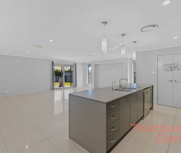 Spacious 5 bedroom home! - Photo 5