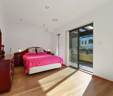 Spacious Family Townhouse in a Prime Ermington Location - Photo 1