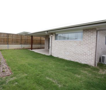 Spacious Family Home in the Heart of Coomera - Photo 6