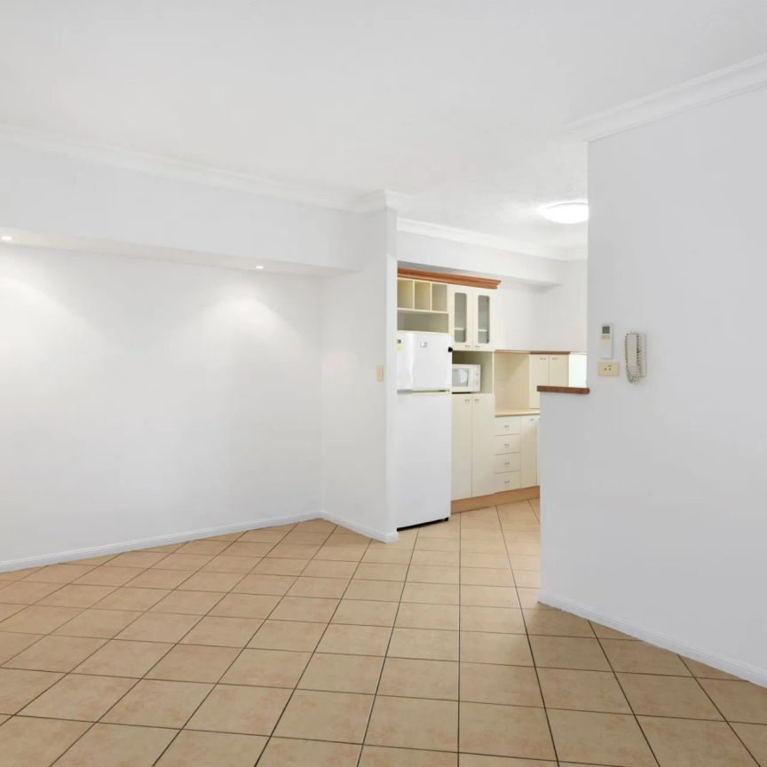 Unit 405/2 Greenslopes Street, - Photo 1