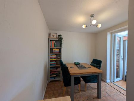 2 bedroom semi-detached house to rent - Photo 3