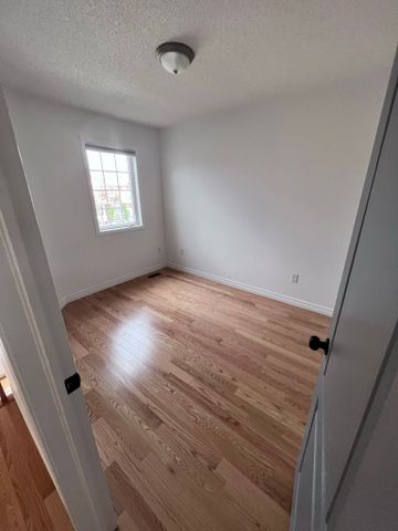 For Lease - 1352 Goldhawk Trail, Oakville, Ontario - Photo 3