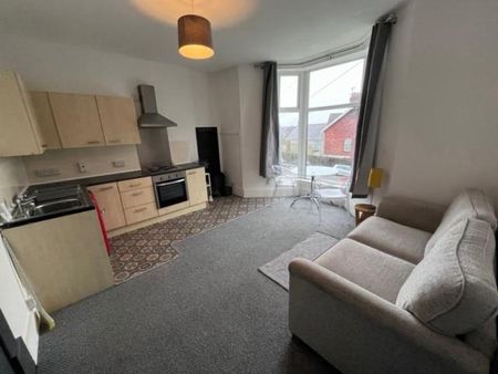 1 bedroom flat to rent - Photo 2