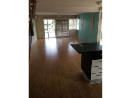 REDUCED - Quality Water Front townhouse - Photo 2