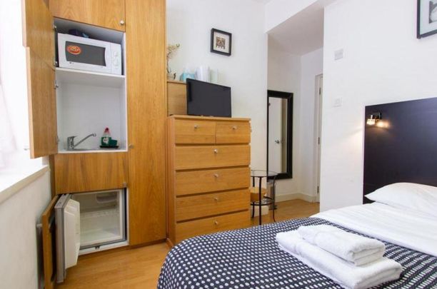 Studio to rent - Photo 1