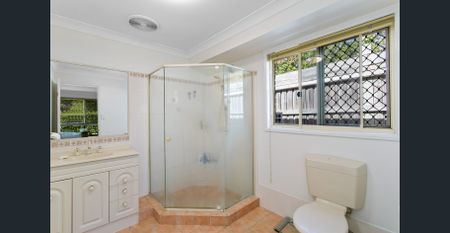 Sensational Home with Ducted Air Con & Swimming Pool & Solar - Photo 5