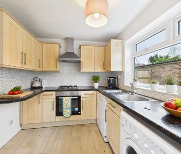 3 bedroom semi-detached house to rent - Photo 6