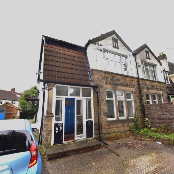 3 bedroom Flat in Otley Road, Leeds - Photo 1